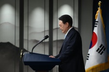 국힘 의원들, 윤 대통령 담화에… 멸종 예감한 공룡 심정