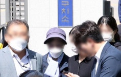 尹대통령 장모 최은순씨 구속 299일 만에 출소…잔고위조 입장 침묵