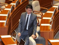 김웅, 당원 80%·민심 20%에 이대팔 가르마도 아니고…비겁해