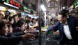 尹지지율 20.6% 최저치…10명 중 7명 김여사-명태균 카톡 ‘오빠’는 대통령