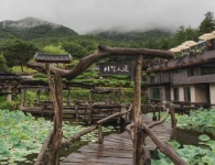 돌을 빼내니 연못이 저절로...흐린 날 더 운치있는 산청 수선사