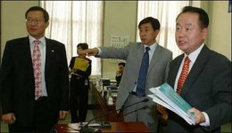 “주성영 위원장 대리” 기습전략에 우리당 “당했다”