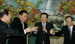 개성에 간 정세균 “한국산 표기는 반드시 이뤄져야”