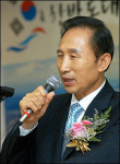 靑 “청와대 공작설, 발상 자체가 넌센스”…이명박 사과 요구