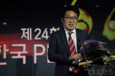 파업 투쟁하는 동료에게 수상의 영광을