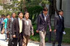 언론사 파업 구속·해고 위협 끝이 없다