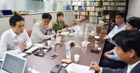 “떠나간 독자들 있는 곳이 디지털세계…선택의 여지 없어”