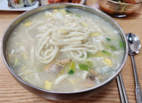 할머니 손맛 해물칼국수, 푸짐함에 놀라고 맛에 두 번 놀라고