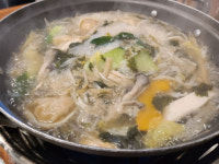 시래기 품은 만두전골…  칼국수 넣어 끓이면 환상의 맛
