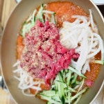 새콤달콤 한우물회… 양념 어우러진 고기, 감칠맛 팡팡