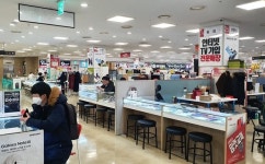 [르포] 코로나·보조금 쇼크에…얼어붙은 휴대폰 집단상가