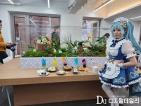 [현장] 우리만의 아지트, ‘원신 카페’서 ‘몽환의 보랏빛’ 한 잔