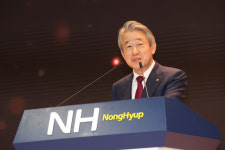 심상찮은 비판 여론에… 강호동 농협중앙회장,