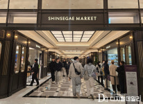 [현장] 프리미엄 슈퍼마켓의 ‘신세계’…강남 찐부자도 셰프도 장보는 ‘이곳’