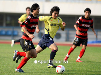 '멀티맨' 김윤식 “포항의 즐거운 축구가 성남 무패의 힘”