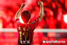 [수원-서울] 환상골 기성용 “지난 해 수원전 실점 보상하려 열심히 뛰어”