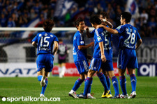 [25R 리뷰] ‘리웨이펑 결승골’ 수원, 전남 1-0 제압