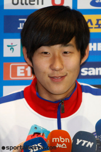 손흥민, “존경하는 박지성 형께 많은 것 배우고 싶었다”