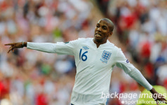 애슐리 영, 맨유 메디컬 완료…박지성 주전경쟁 예고