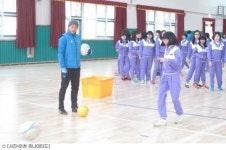 이천수, 인천 계산여중서 축구특강 일일교사 변신