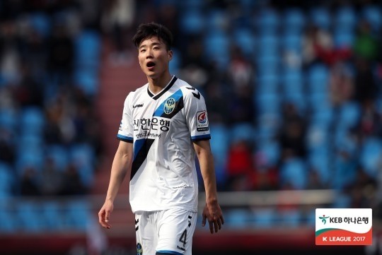 포항 아이언 스틸러스, 퇴진한 단장으로 인한 동요와 팬들의 혼란.