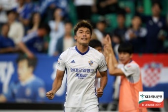 [클래식 14R] ‘김승준 극장골’ 울산, 포항과 혈투 끝에 2-1 승