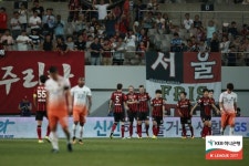 [클래식 24R] ‘데얀 1골 1도움’ 서울, 강원에 3-1 완승… 5위로 상승