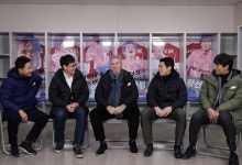 히딩크 감독, 2002 멤버와 축구의 신 찾는다
