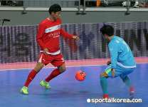 [김성진의 풋볼토크] 축구선수들의 풍성한 사랑 나눔에 올 겨울도 따뜻하다