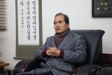 남산유통 이년재 대표, 경남에 손목시계 70개 증정