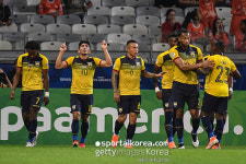 [코파 C조③] 일본, 에콰도르와 1-1 비기며 탈락... 파라과이 8강행