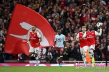 [EPL 6R] 10명 아스널, 역전드라마…A.빌라에 3-2 승리 4위로