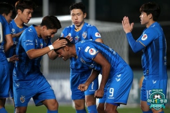 [K리그 35R] ‘주니오 2골’ 울산, 강원 2-1 제압... 전북과 3점 차 선두