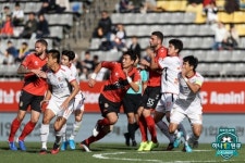 [K리그1 35R] 김원일 자책골 경남, 제주와 2-2 무승부...10위 도약