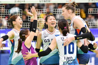 [V-리그] 8연승 무산 대한항공, 우리카드에 선두 허용… GS칼텍스 선두 수성