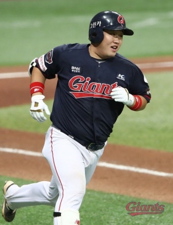 '7회 7점 빅이닝' 롯데, 키움 불펜진 맹폭하며 8-2 대역전승