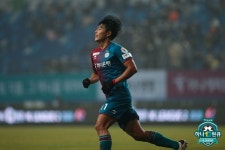 [K리그2 리뷰] 에디뉴 또 멀티골 대전, 안양 3-0 꺾고 3위 등극...PO 가능성 UP