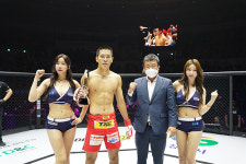 [ROAD FC 058] ‘무패 유망주’ 박시원, 김태성에 16초 만에 KO승… 6승 무패