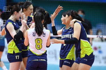 [도드람컵] ‘정지윤 17득점’ 현대건설, GS칼텍스에 3-0승… KOVO컵 최다 우승 타이