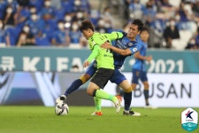[K리그1 29R] 선두 울산, 2위 전북과 혈투 끝 0-0 무승부... ‘승점 4점 차