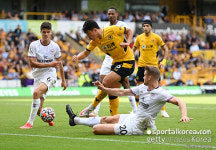 [EPL 5R] ‘황희찬 후반 출격’ 울버햄프턴, 한 명 적은 브렌트포드에 0-2 완패