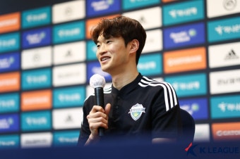 [전훈 인터뷰] “자신감+하고 싶은 것 해‘ 이동준-이동경에게 전하는 김진수의 메시지