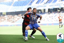 [K리그1 6R] ‘레오나르도 4연속 득점포’ 울산, 포항 2-0 누르고 6연승 선두 질주