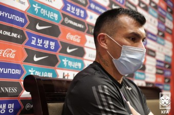 [기자회견] “손흥민 뛰어난데...” 칠레 A매치 145경기 주장의 경계심