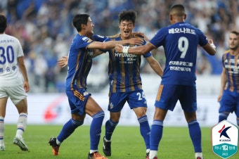 [K리그1 22R] ‘엄원상 환상 발리 10호골’ 울산, ‘안병준 데뷔골’ 수원 2-1 제압
