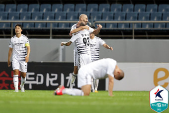 [K리그1 26R] '뮬리치 멀티골' 성남, 제주 원정서 2-1 승...2연승 질주