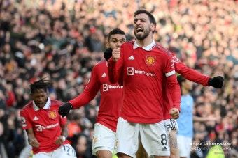 [EPL 20R] '브루노 논란의 동점골’ 맨유, 맨시티에 2-1 역전승…공식전 9연승