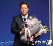 마이크 잡는 조선의 4번 타자...이대호, WBC 해설위원 변신