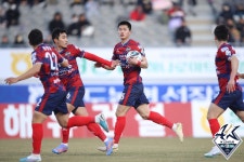 [K리그2 1R] 개막전부터 명승부! 조영욱 골 김천, 아산에 2-1 역전승