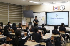 ‘꿈 길잡이’ 충남아산, 온양여중 찾아 진로 특강 진행